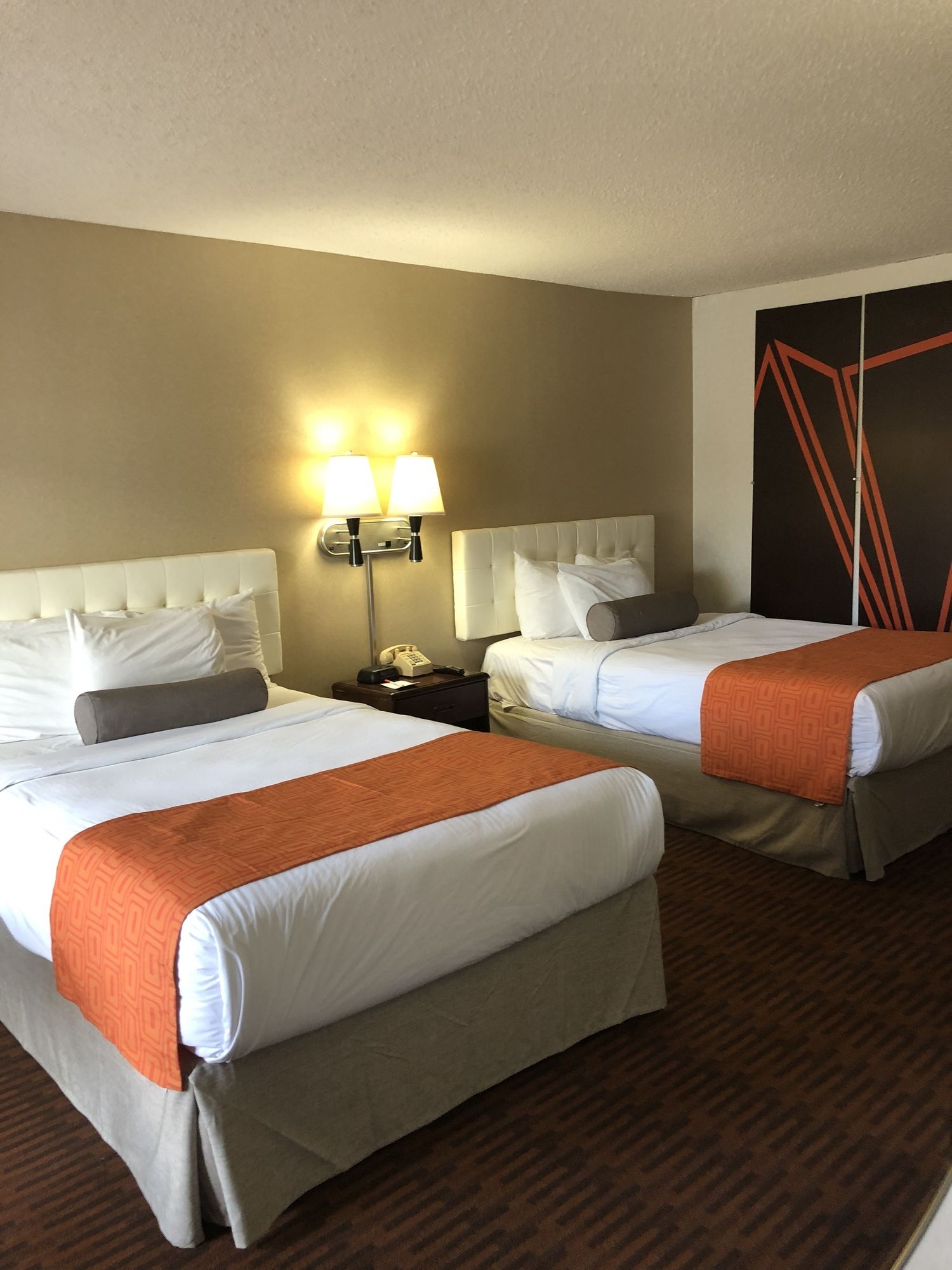 Фото Howard Johnson by Wyndham Albany