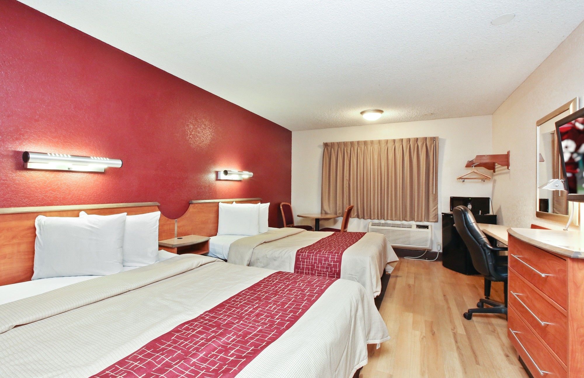 Фото Red Roof Inn Santa Ana