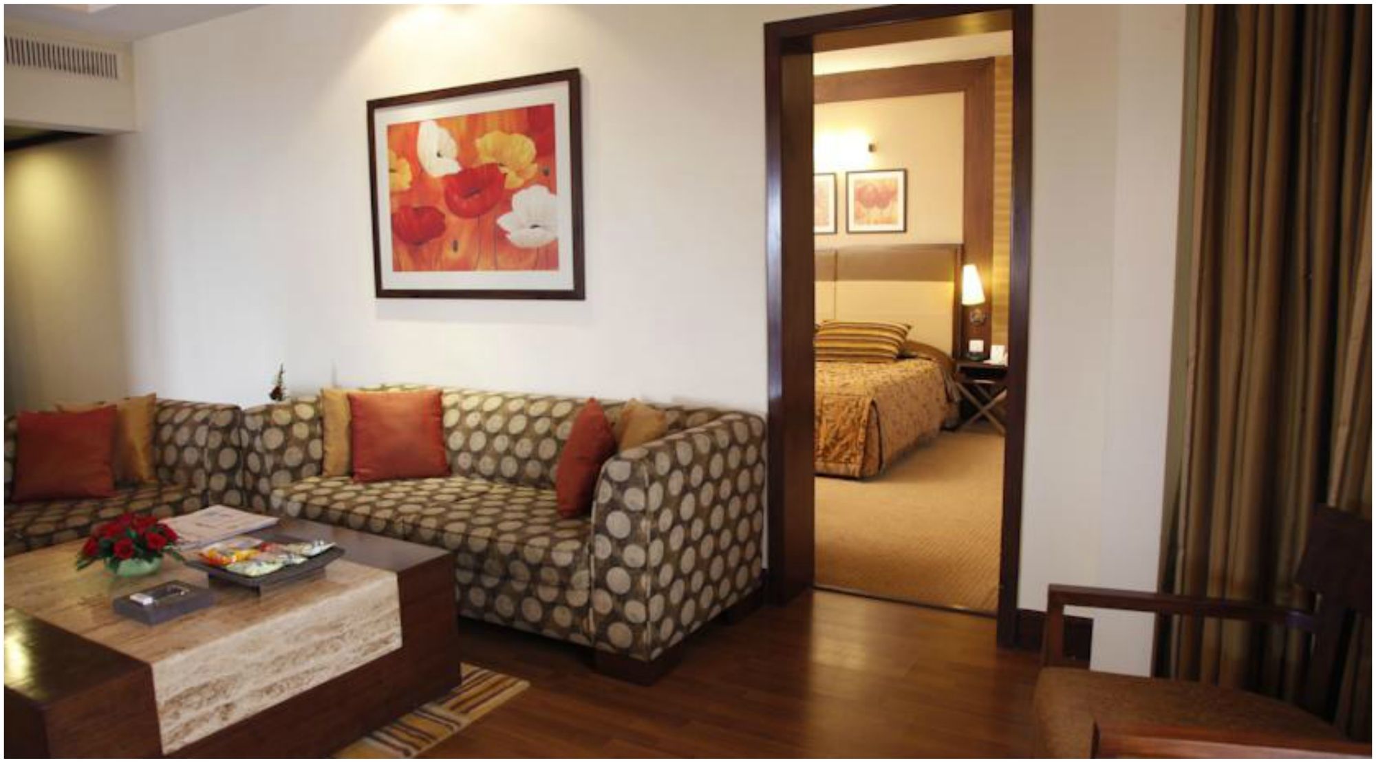 Фото The Retreat Hotel & Convention Centre