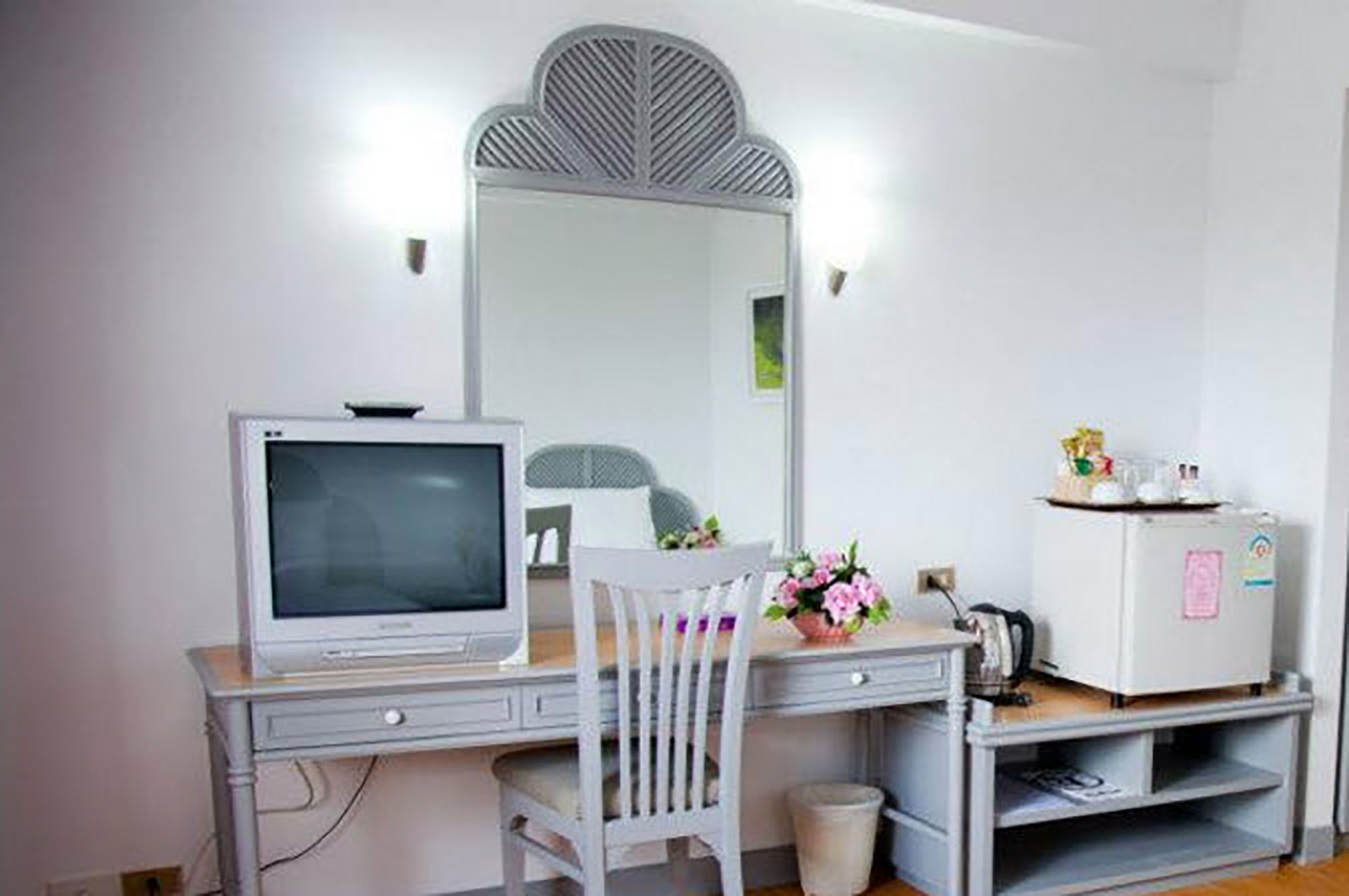 Фото Thumrin Thana Hotel