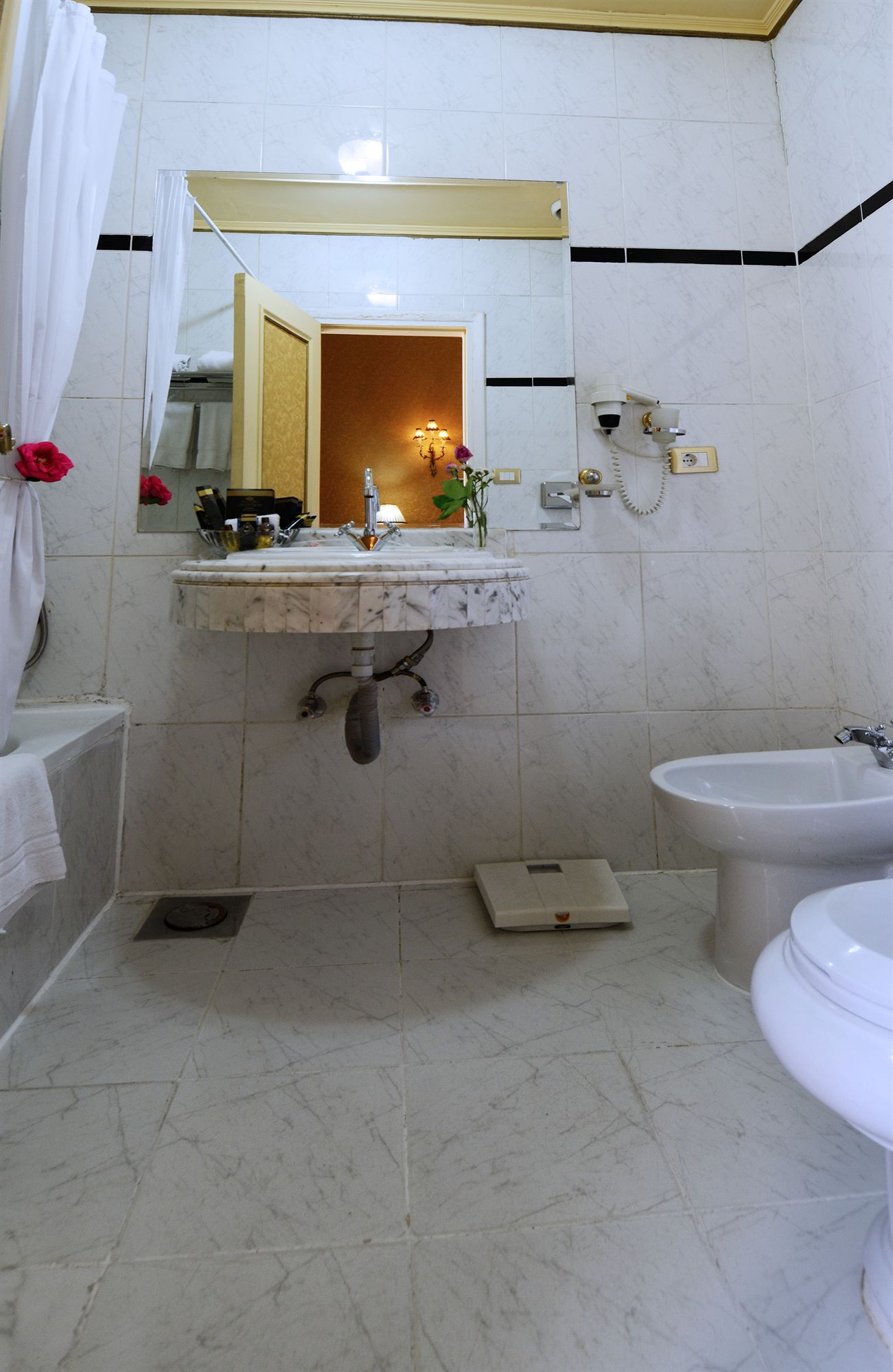 Фото Paradise Inn Le Metropole Hotel