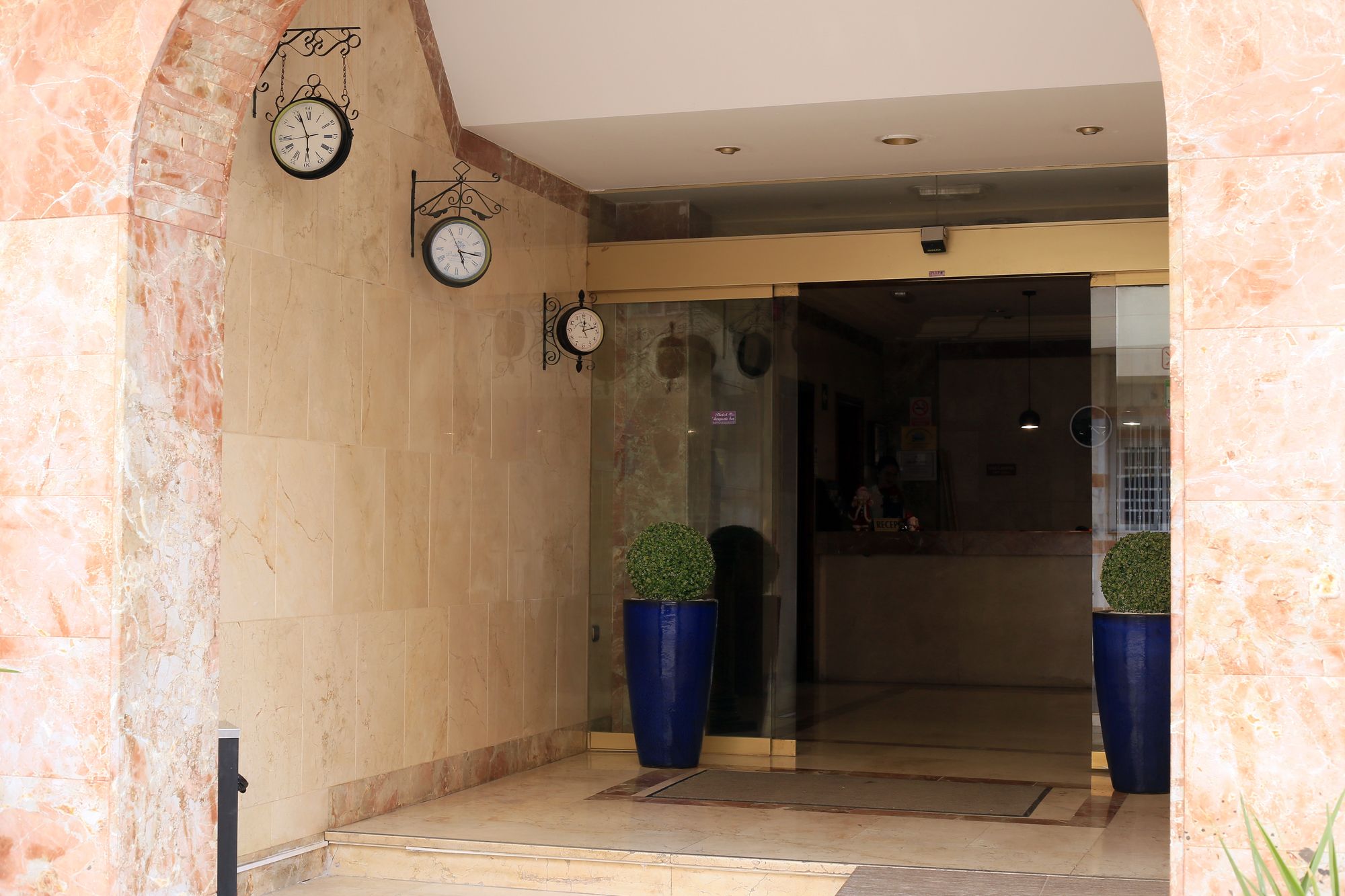 Фото Hotel Aeropuerto Sur