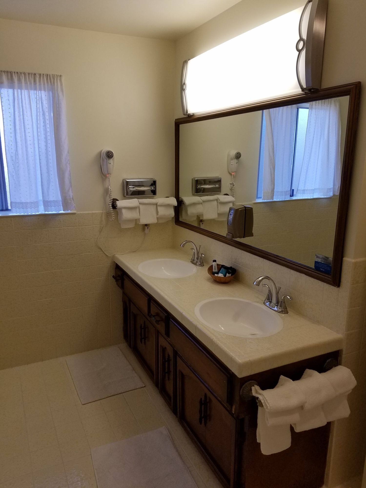 Фото Lone Oak Lodge