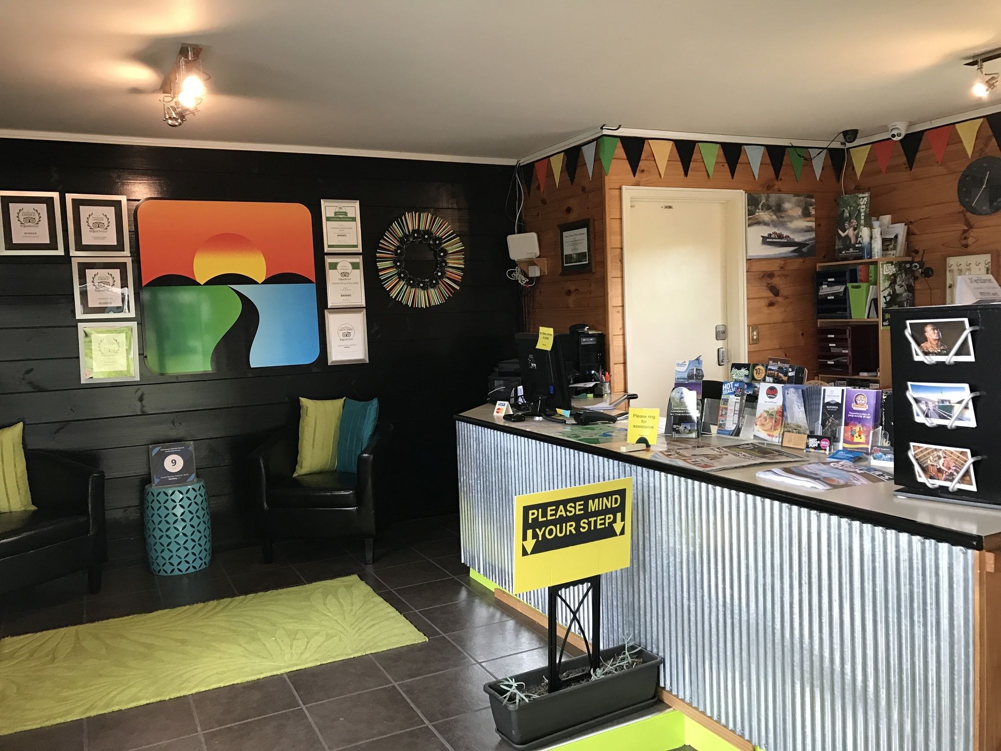 Фото Cedarwood Lakeside Motel & Conference Venue