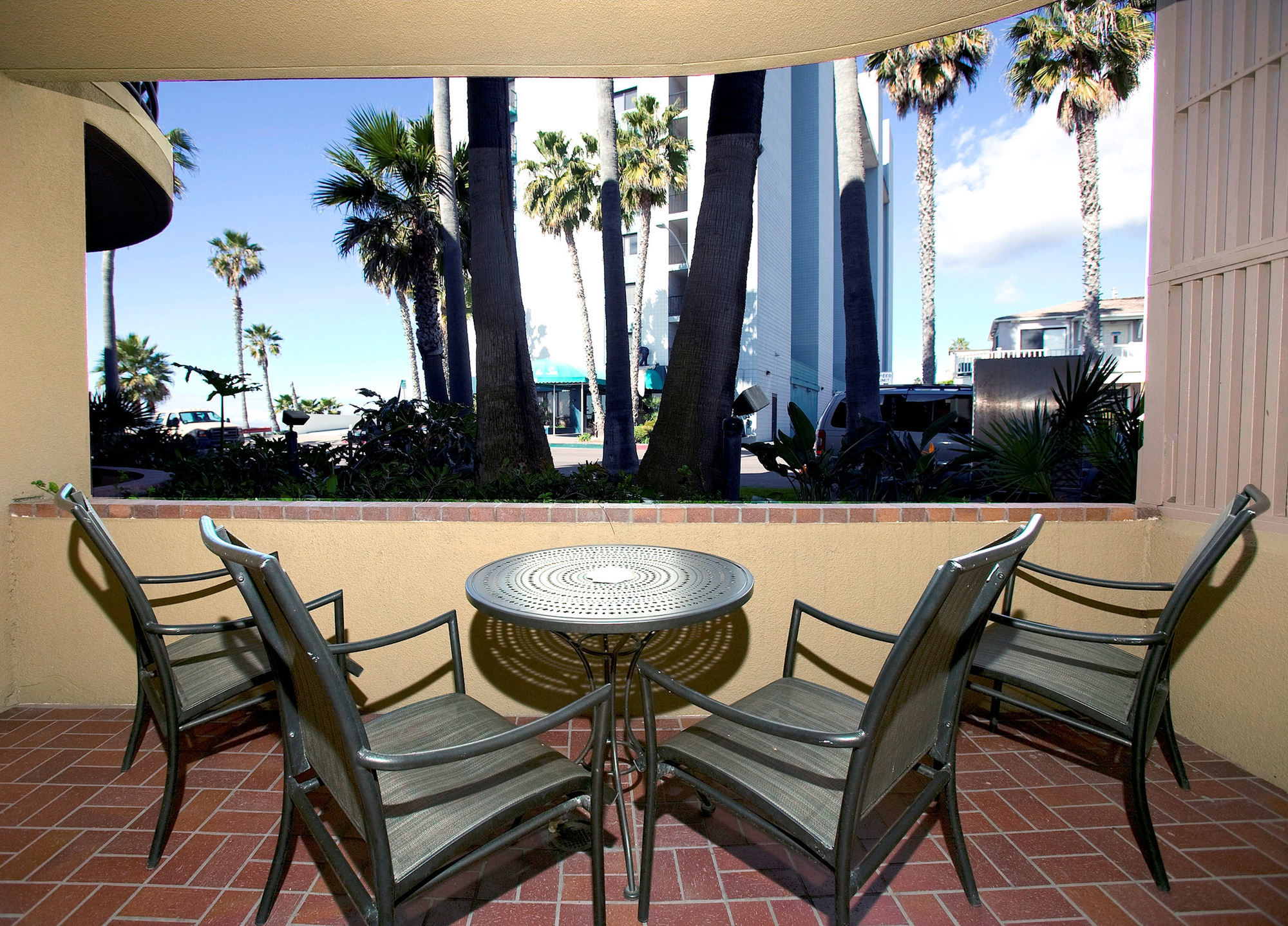 Фото Pacific Terrace Hotel