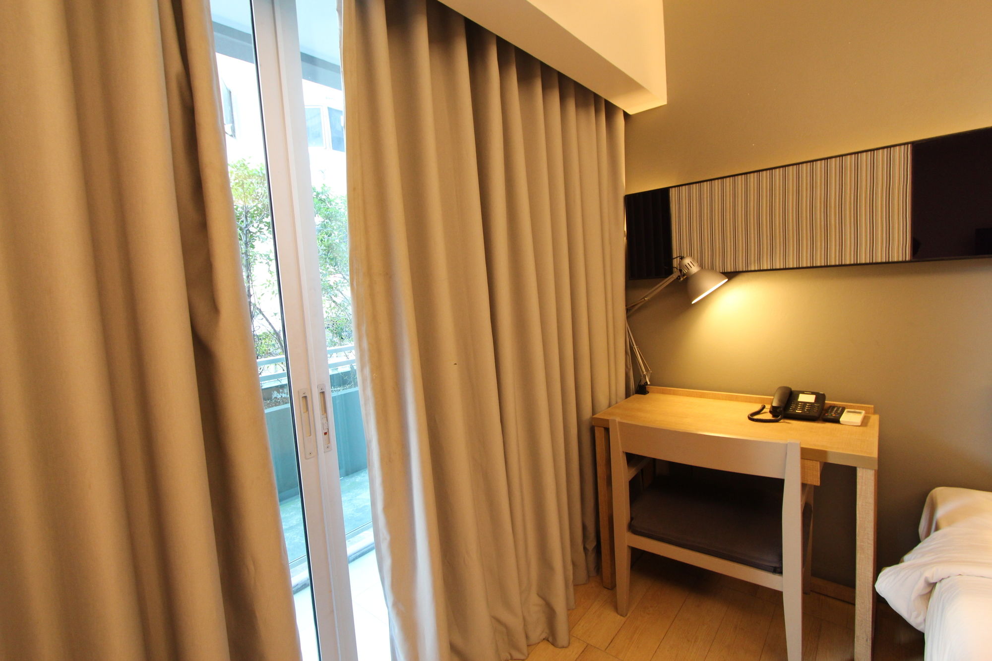 Фото The Sun Xclusive