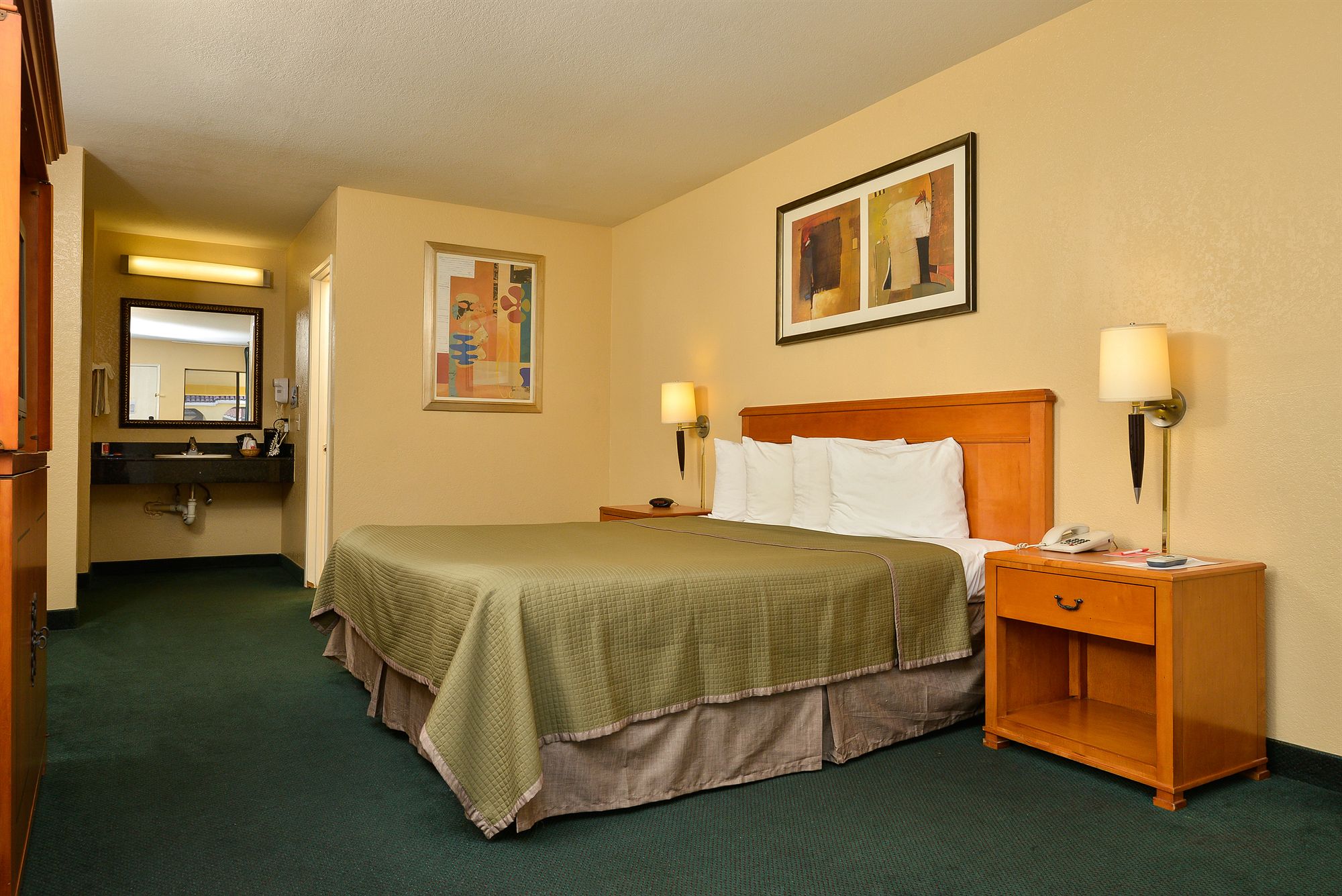 Фото Econo Lodge Inn & Suites El Cajon San Diego East