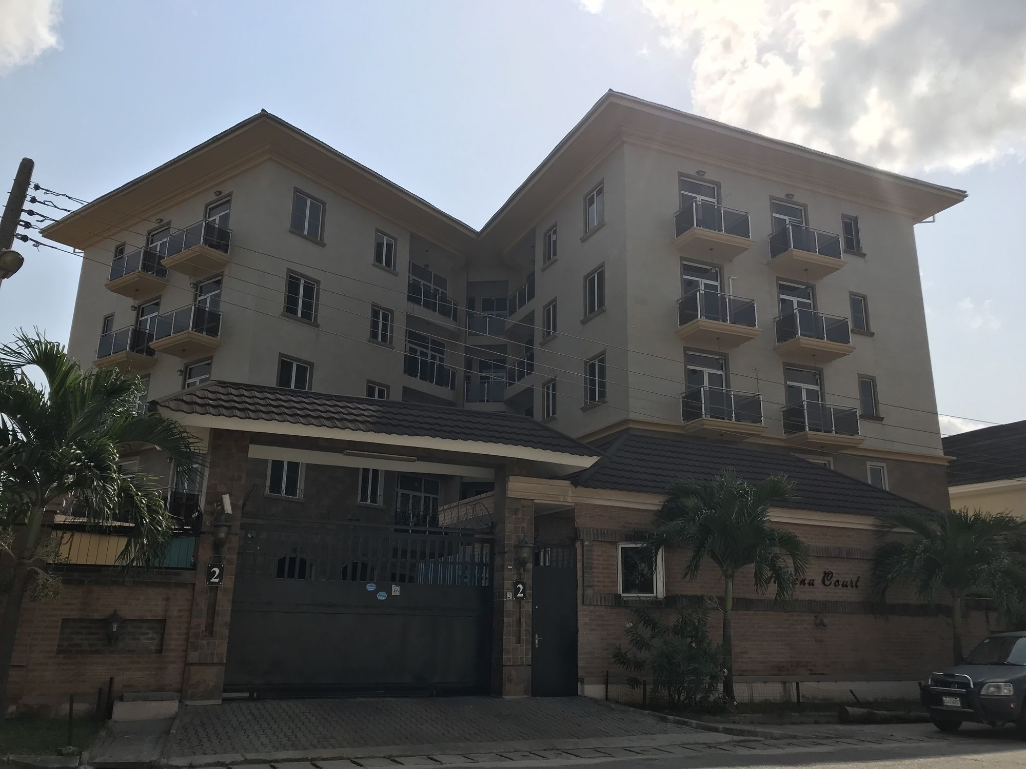 Фото Helena Court Apartments