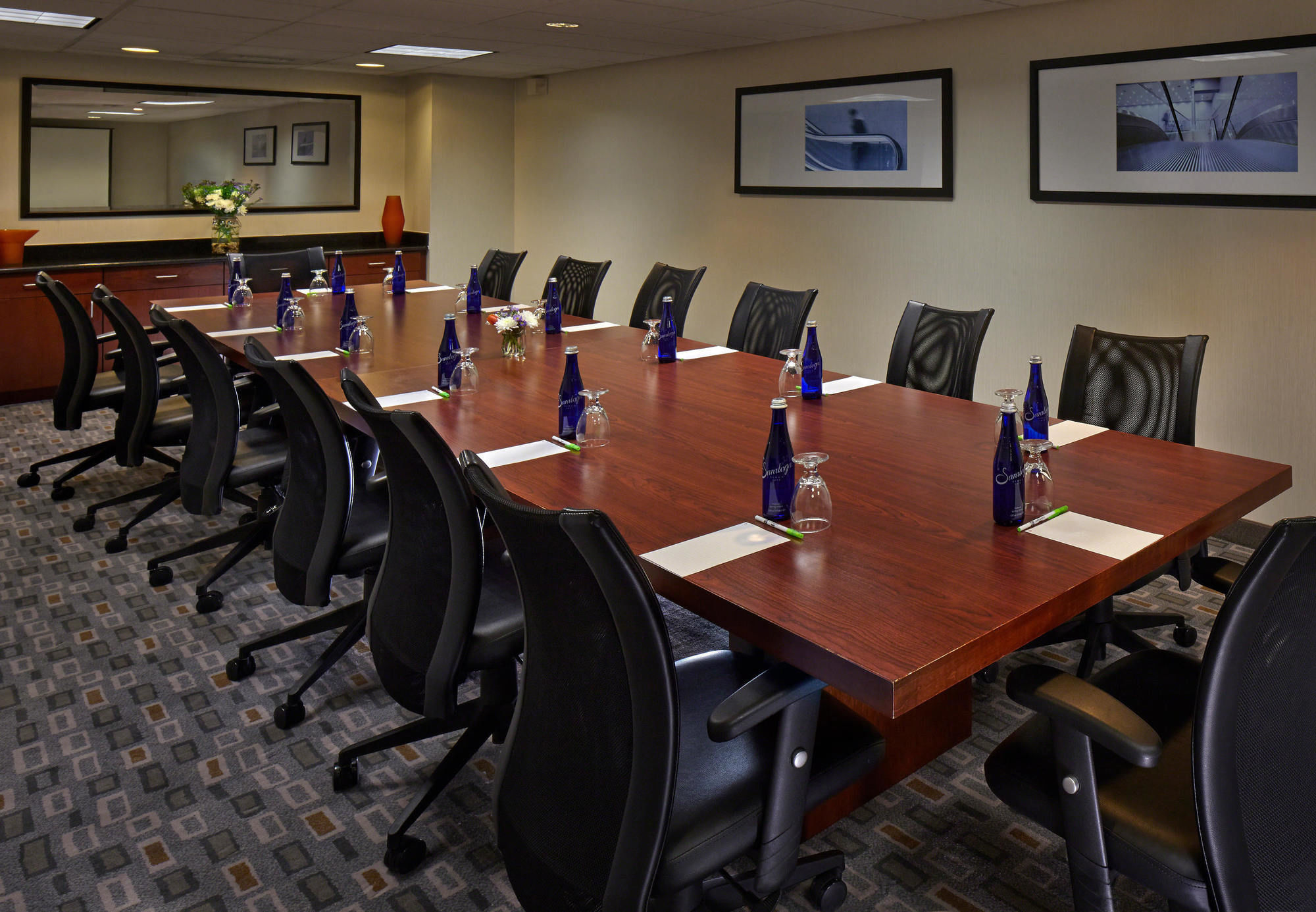 Фото Courtyard by Marriott Hartford Cromwell