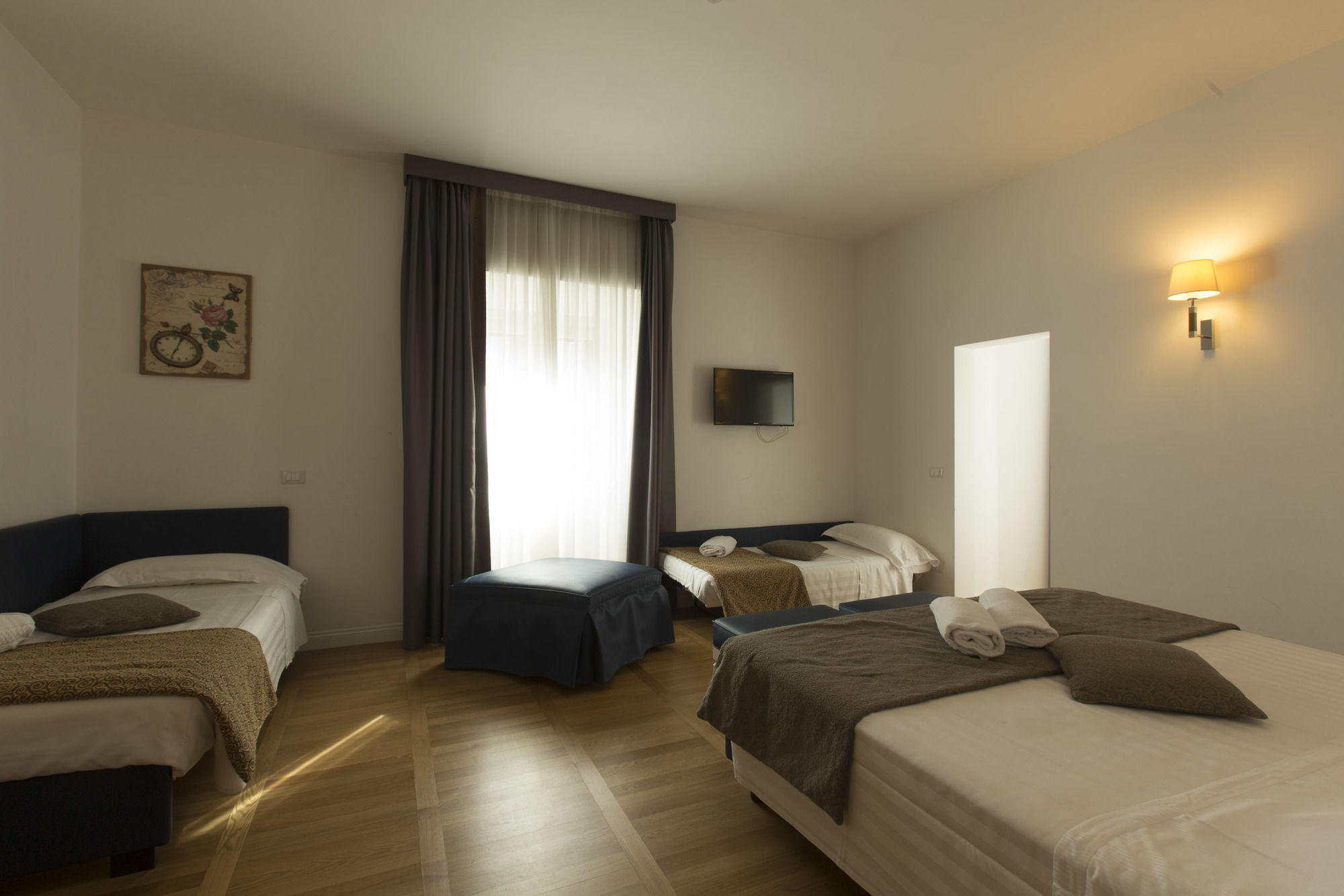 Фото Floris Hotel