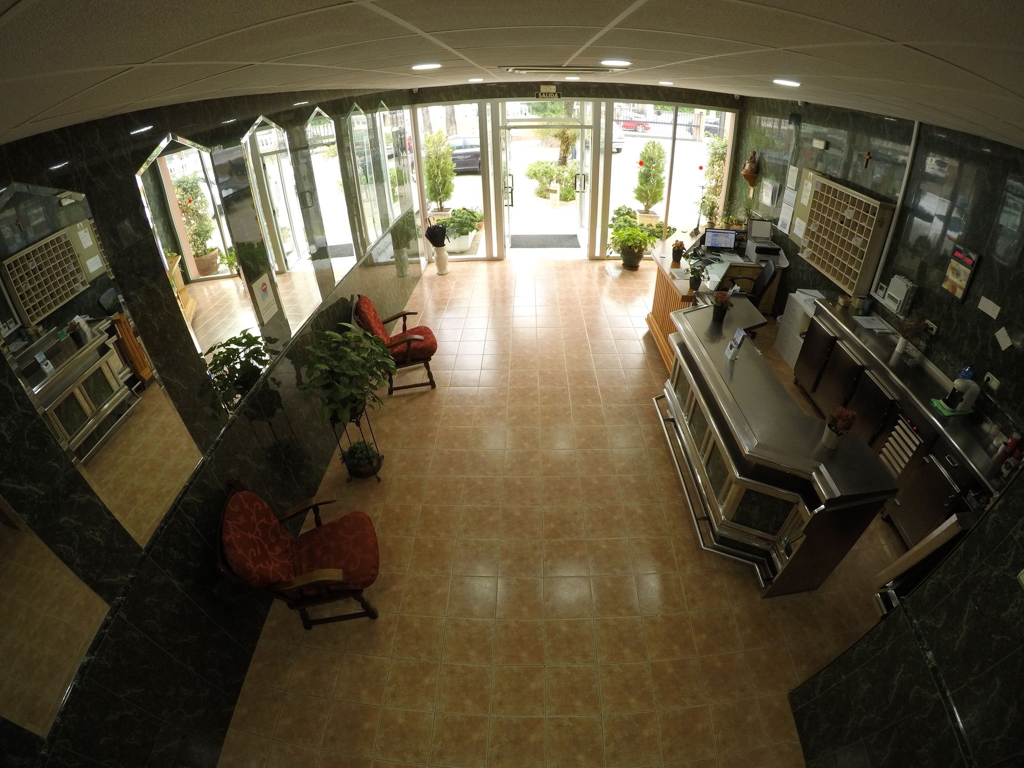 Фото Hostal La Casa de Enfrente