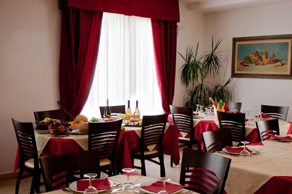 Фото Hotel Pigalle