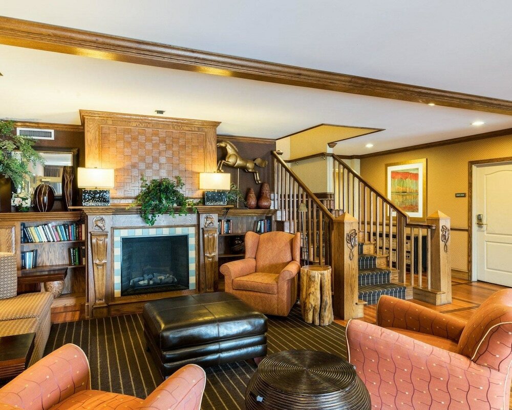 Фото Comfort Inn & Suites