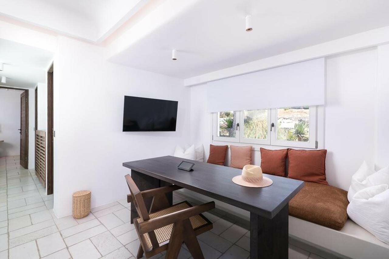 Фото Porto Mykonos Hotel