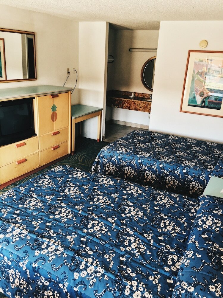 Фото Ambassador Inn