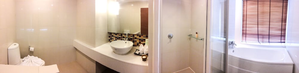 Фото Sathorn Grace Serviced Residence