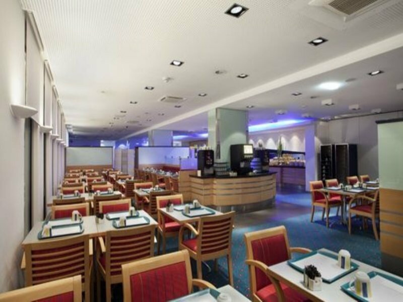 Фото Holiday Inn Express Geneva Airport by IHG