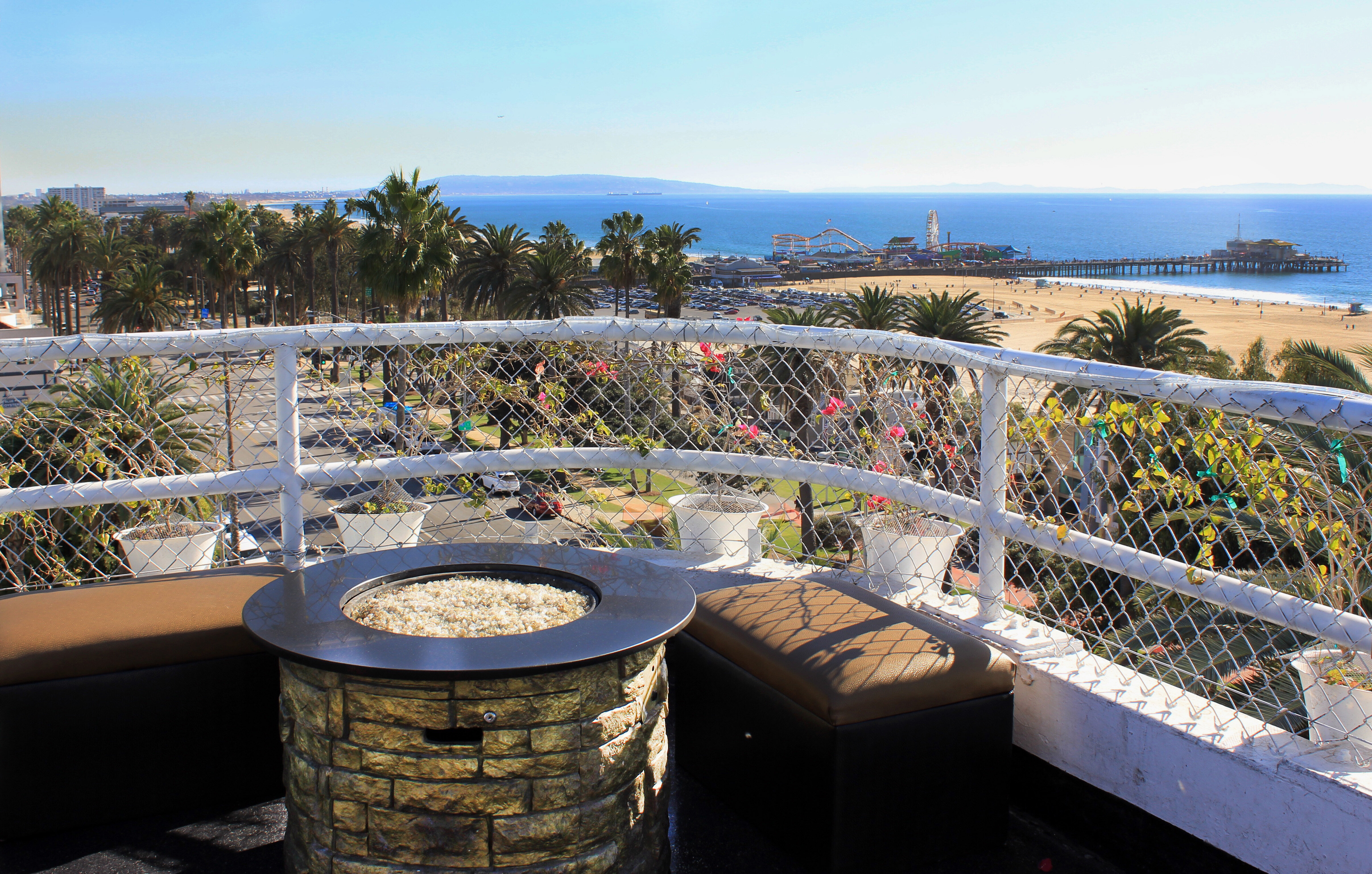 Фото Hotel Shangri La Santa Monica