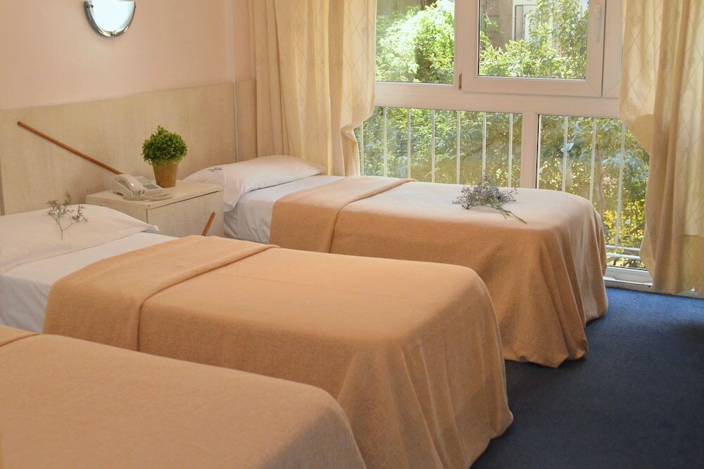 Фото Hotel Ayamitre