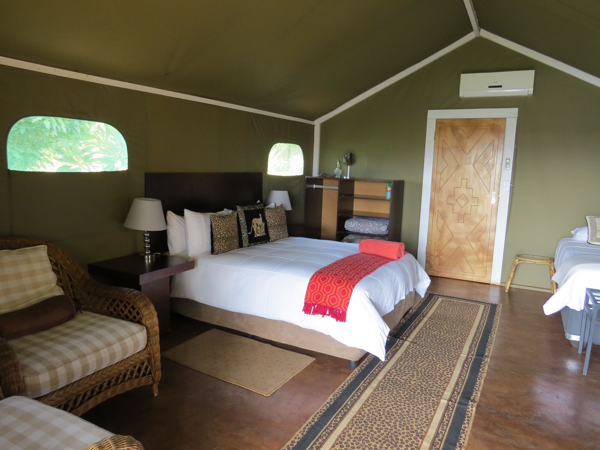 Фото Crocodile Bridge Safari Lodge