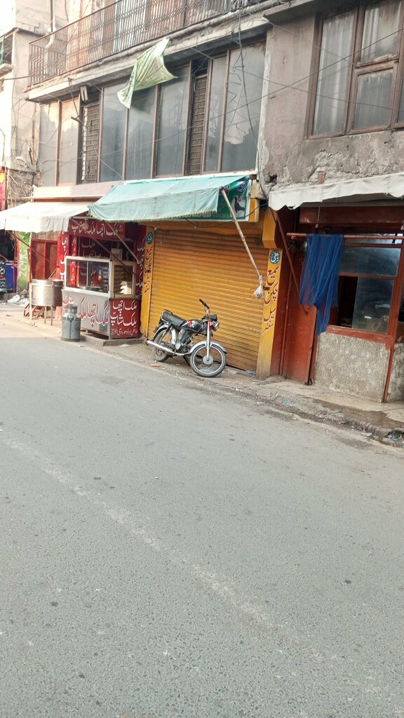 Egg and poultry meat Sami chicken shop, Lahore, photo