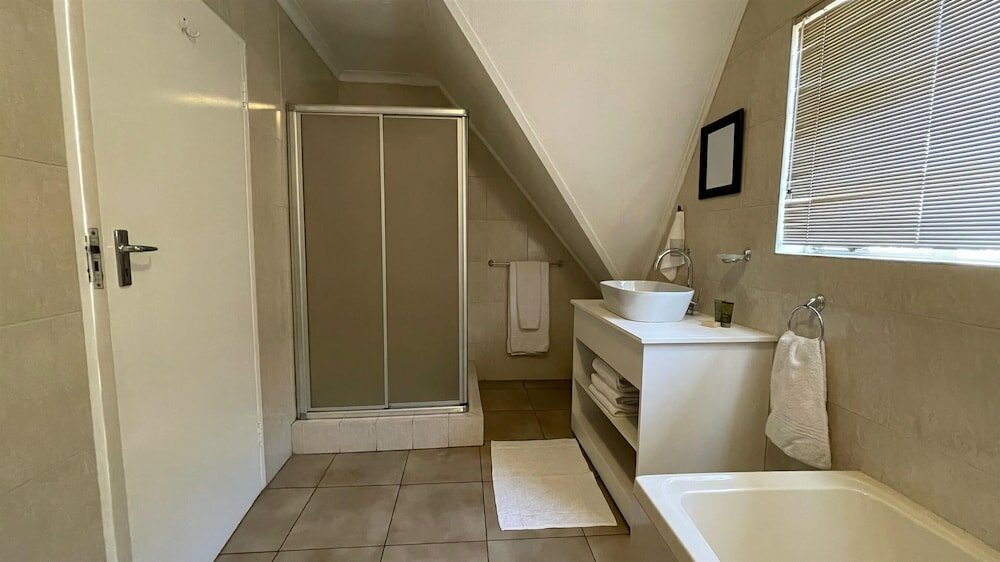 Фото 5 Crown Guest House