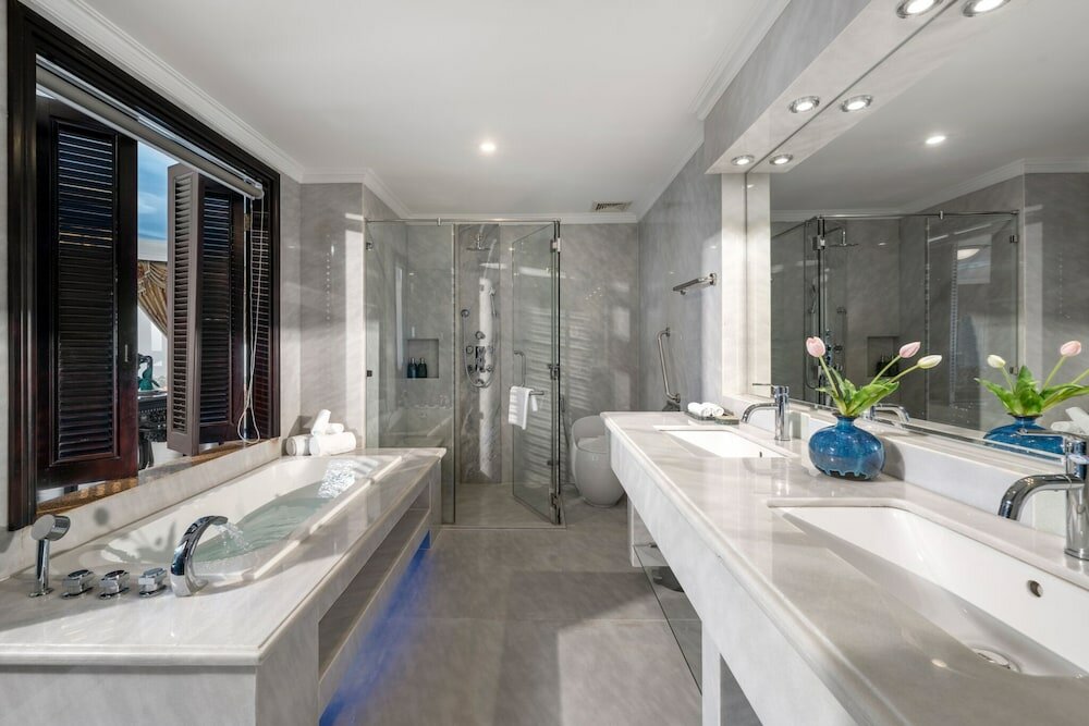 Фото V-Hotel Da Nang Beach