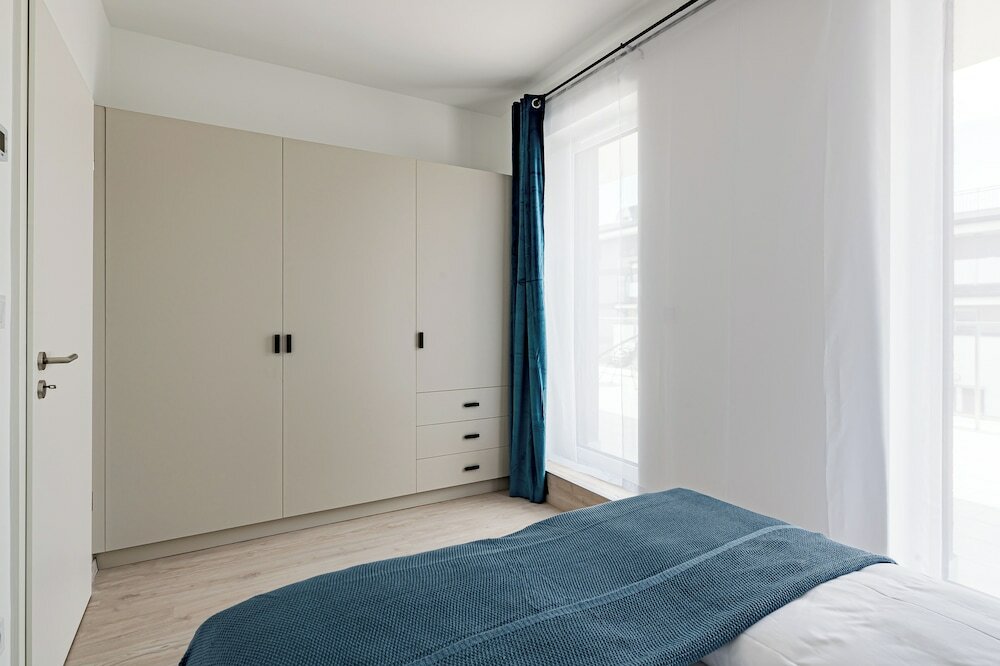 Фото WestSide Garden Apartments by Urbanrent