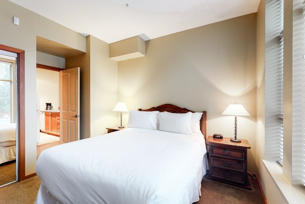 Фото Whistler Cascade Lodge