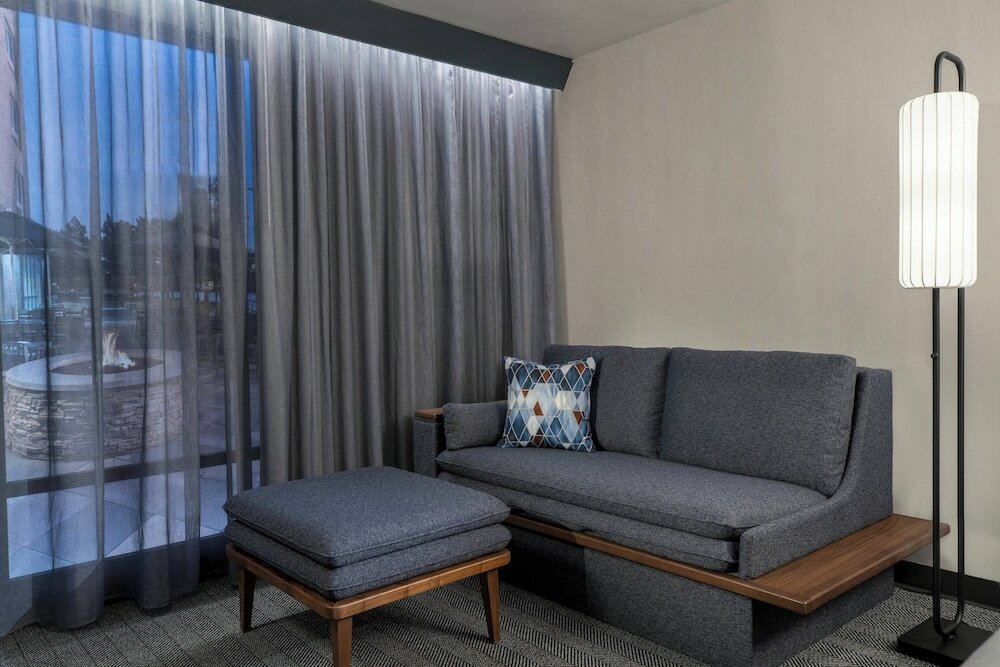 Фото Courtyard by Marriott Regina Downtown