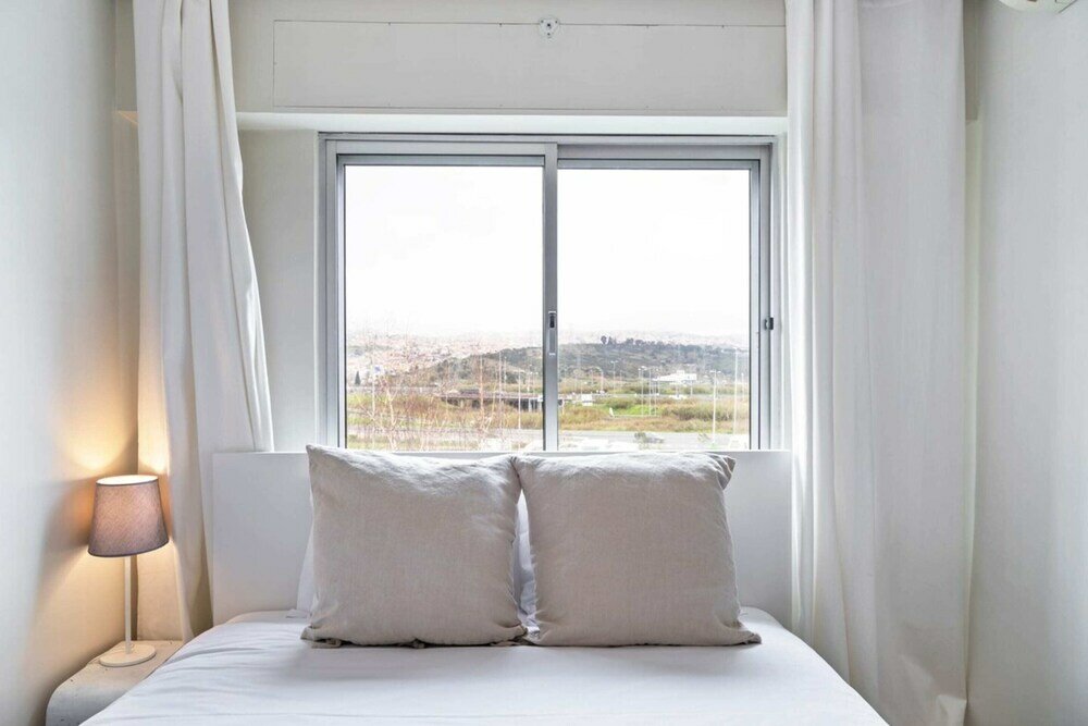 Фото Large Contemporary 3 Bedroom Apartment