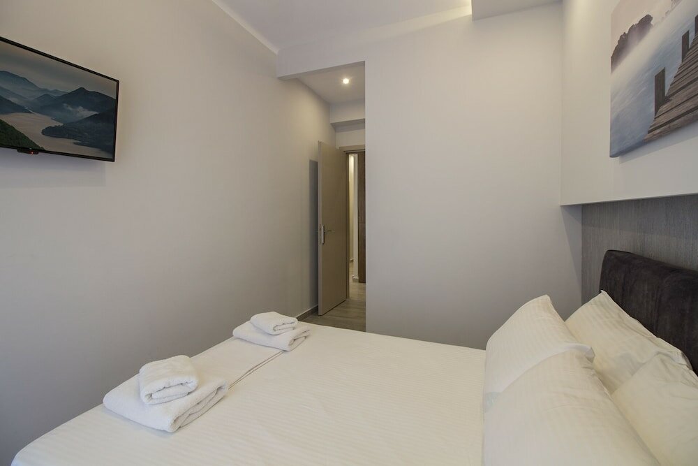 Фото Flow - White Tower Two Bedroom Suite