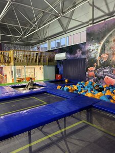 Batutcentr. Krop (ulitsa Morozova, 108), centro deportivo y de entretenimiento