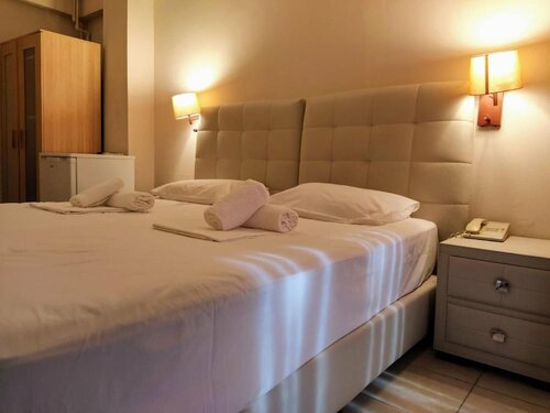 Гостиница Hotel Delfini в Пирее