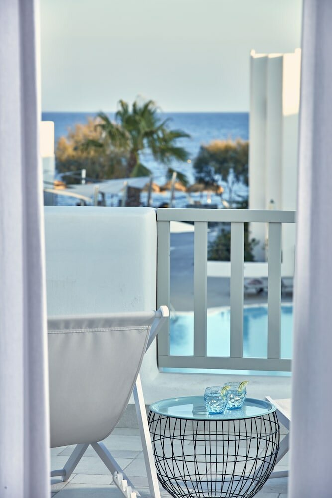 Фото Aqua Blue Hotel