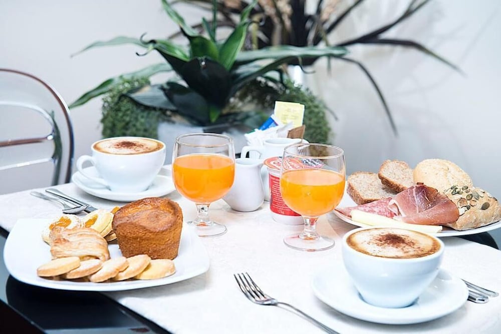 Фото Atmosphere Suite Hotel