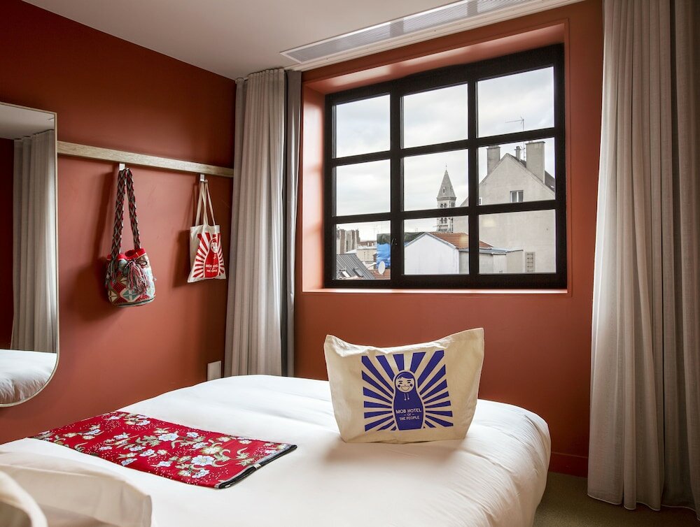 Фото Mob Paris Les Pouches