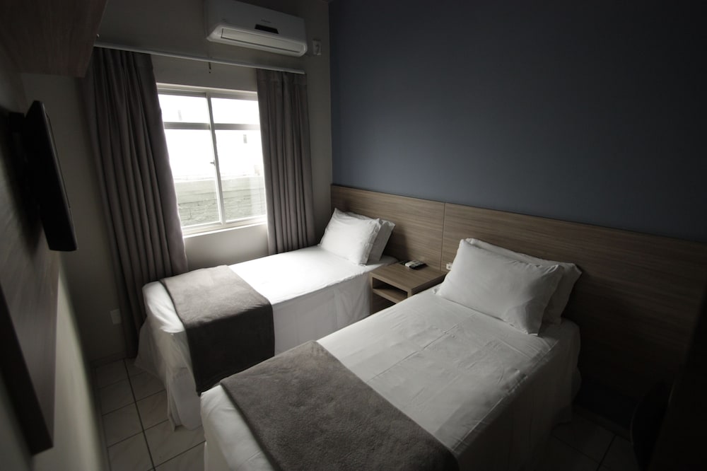 Фото Kennedy Slim Hotel