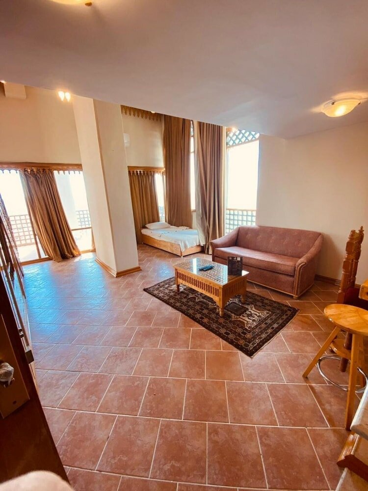 Фото Kuwait Palace Hotel Apartments