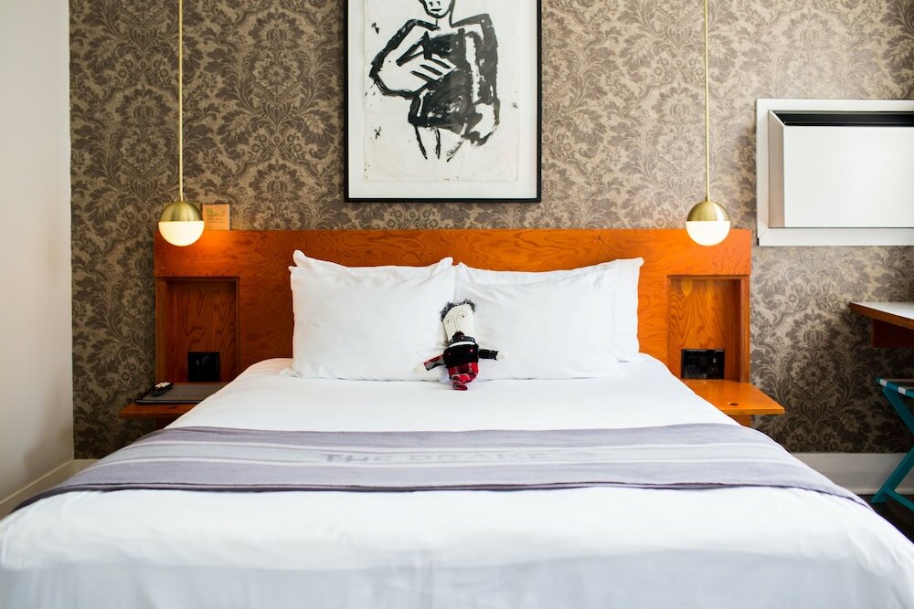 Фото The Drake Hotel