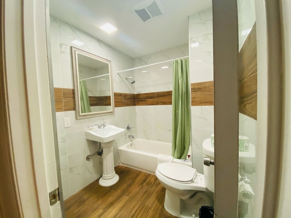 Фото Casa Blanca Inn & Suites