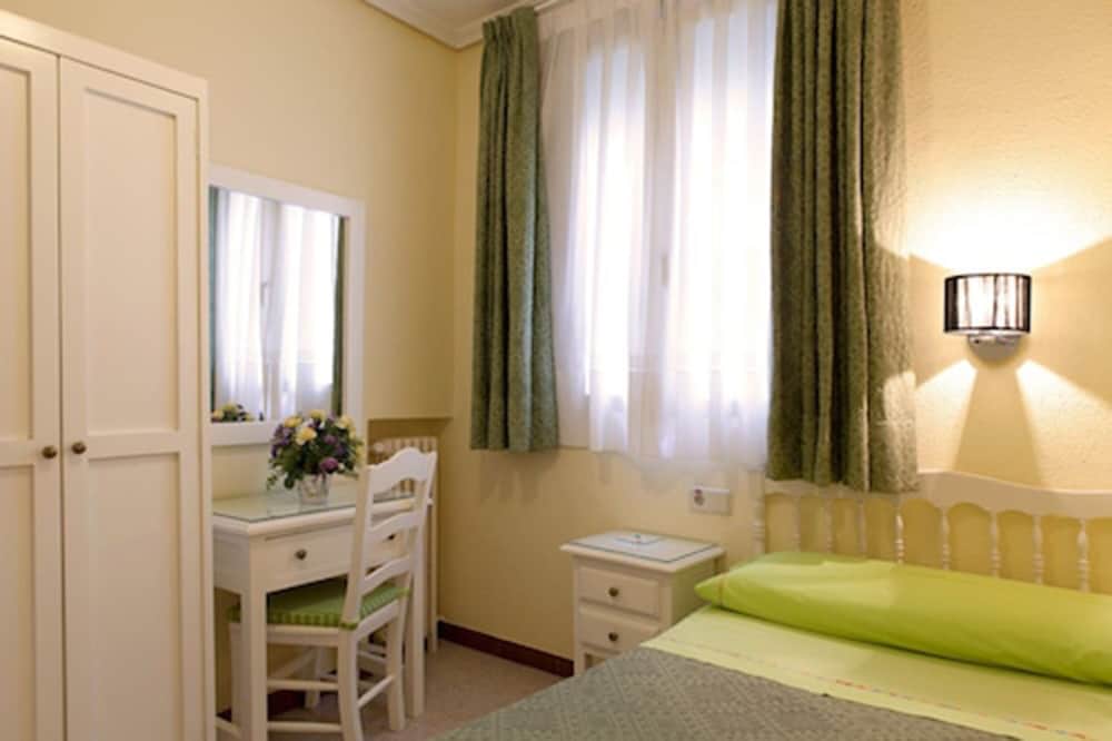 Фото Hostal Los Alpes