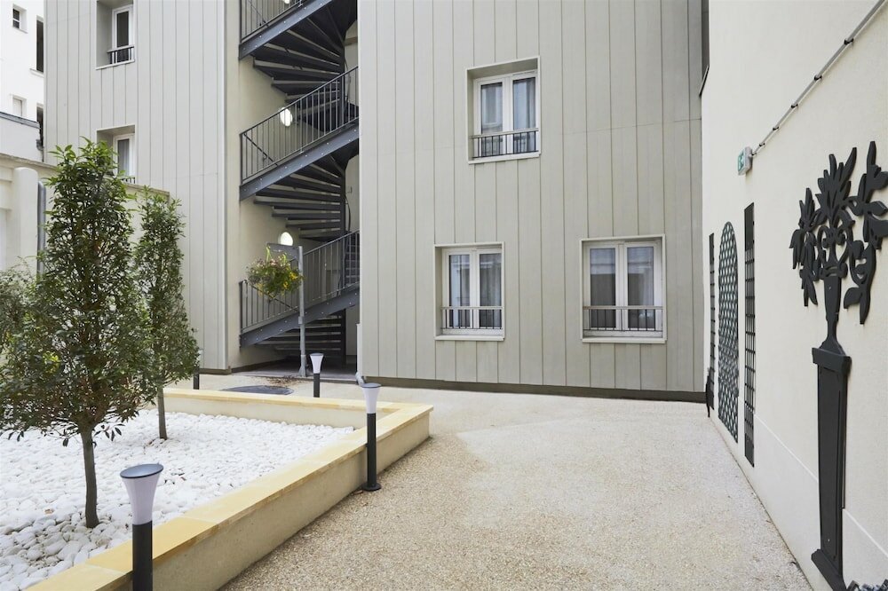 Фото Kyriad Paris 18 Porte de Clignancourt Montmartre