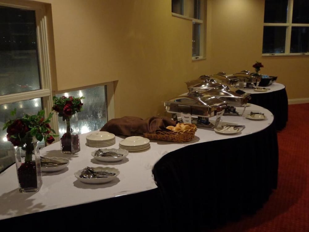 Фото Euro Suites Hotel