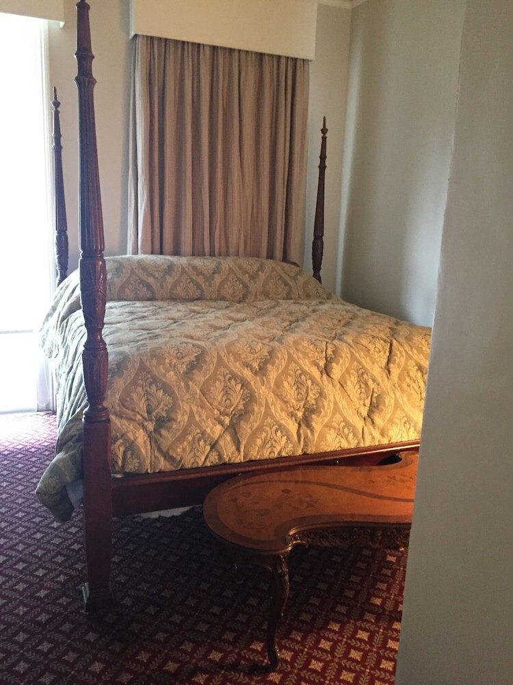 Фото Nine O Five Royal Hotel