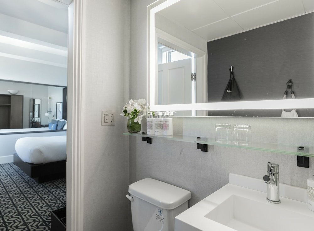 Фото Harbor Court Hotel