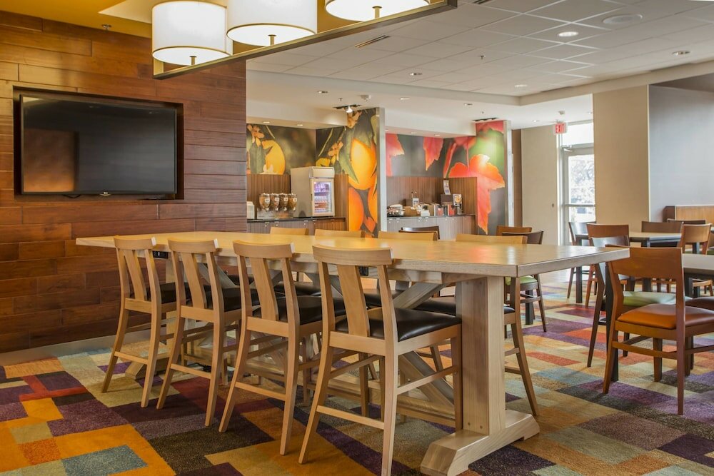 Фото Fairfield Inn & Suites by Marriott Waterloo Cedar Falls