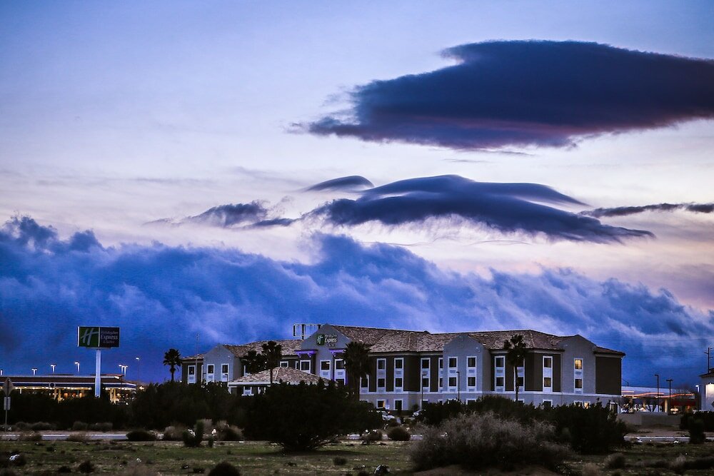 Фото Holiday Inn Express Hotel & Suites Hesperia, an Ihg Hotel