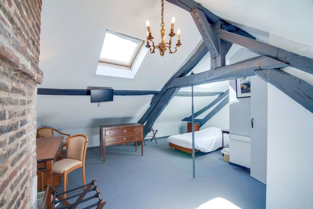 Фото Brit Hôtel Les Comtes de Champagne Centre Historique