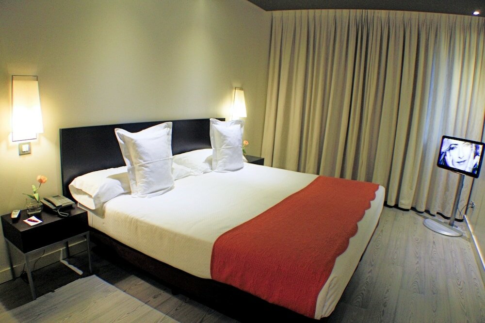 Фото Suites Viena Plaza de Espana